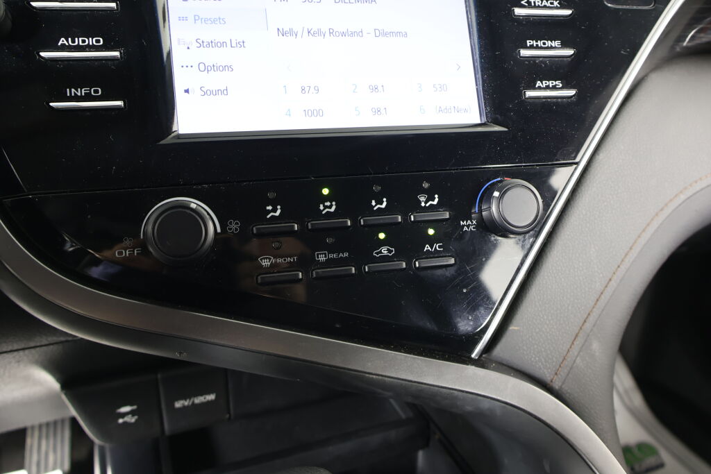 Vehicle image 32 of 40