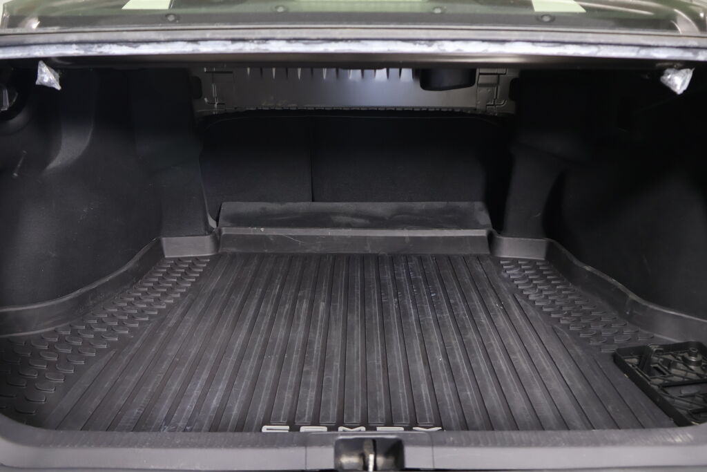 Vehicle image 16 of 40