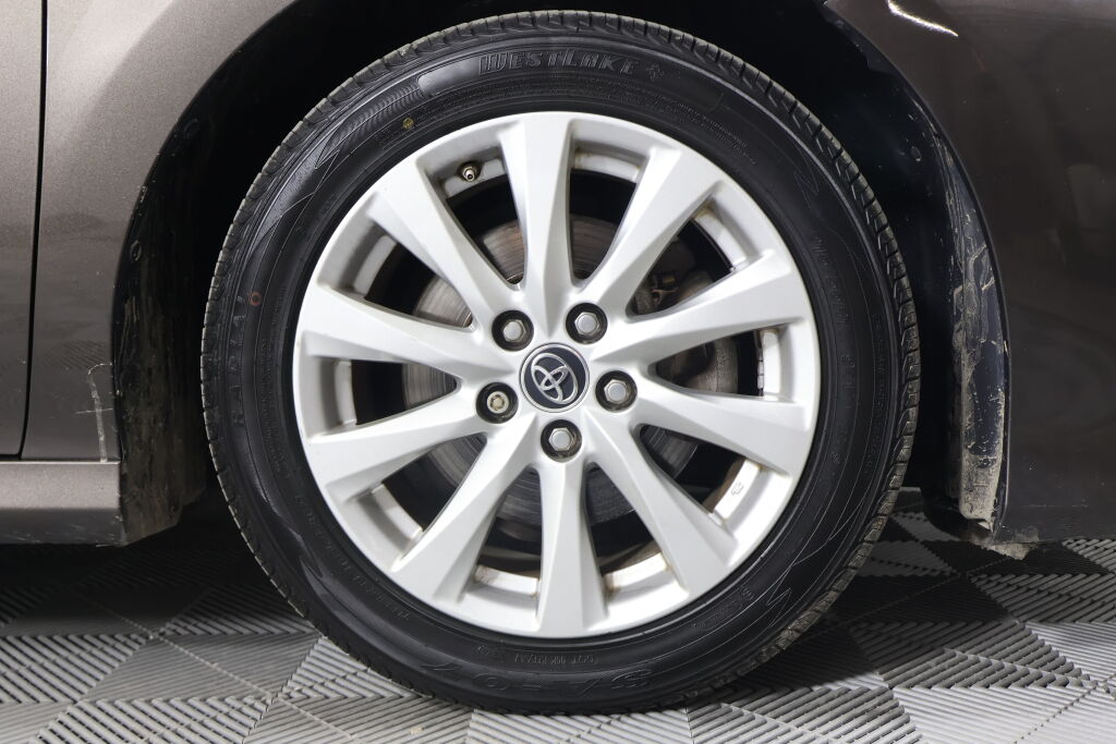 Vehicle image 6 of 40