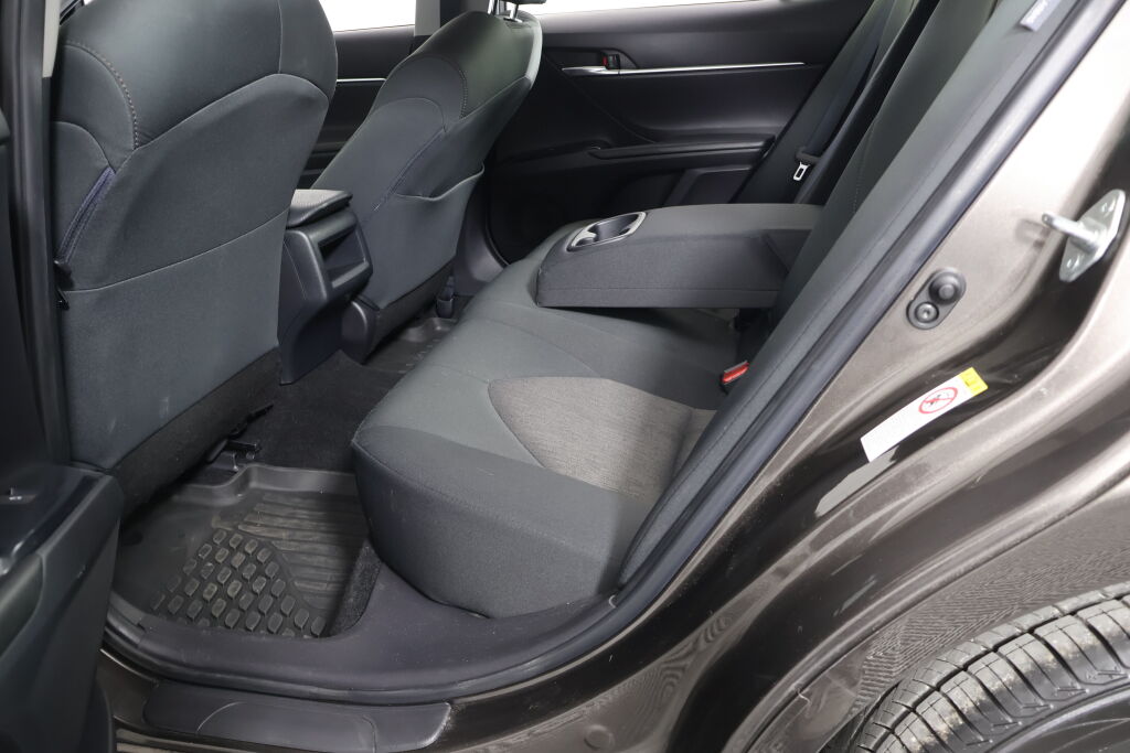Vehicle image 15 of 40