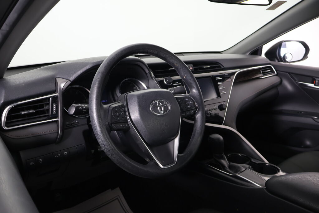 Vehicle image 10 of 40
