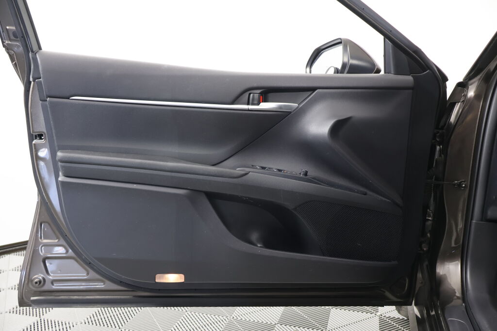 Vehicle image 11 of 40