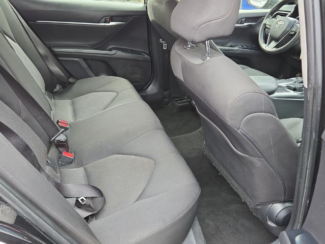 2018 Toyota Camry LE Image 9 of 16