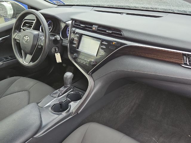 2018 Toyota Camry LE Image 10 of 16