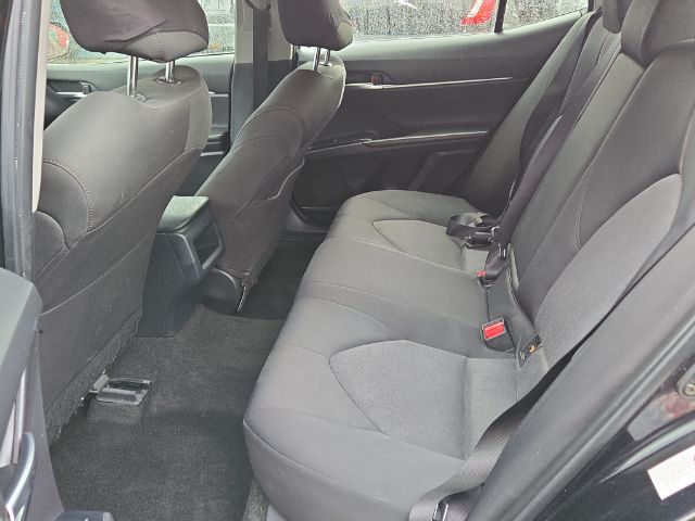 2018 Toyota Camry LE Image 7 of 16