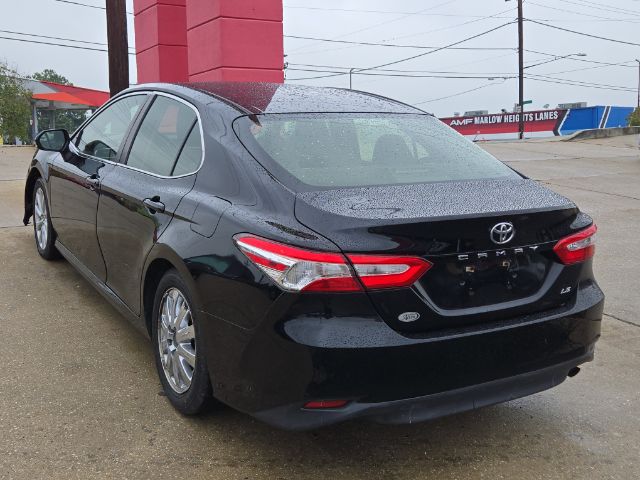 2018 Toyota Camry LE Image 6 of 16