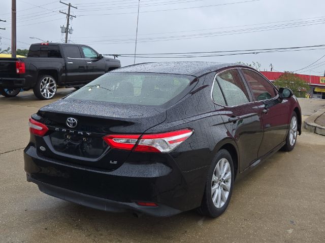 2018 Toyota Camry LE Image 4 of 16
