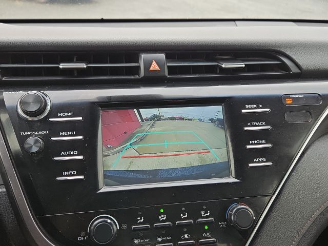 2018 Toyota Camry LE Image 13 of 16