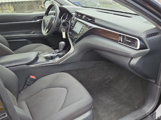 2018 Toyota Camry LE Image 11 of 16