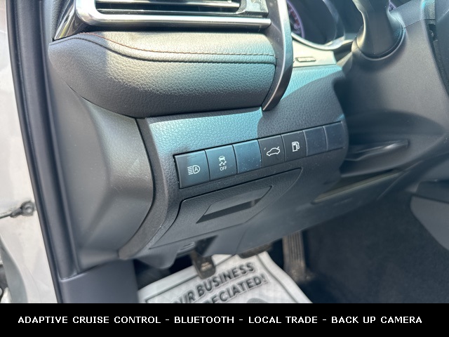 Vehicle image 33 of 42