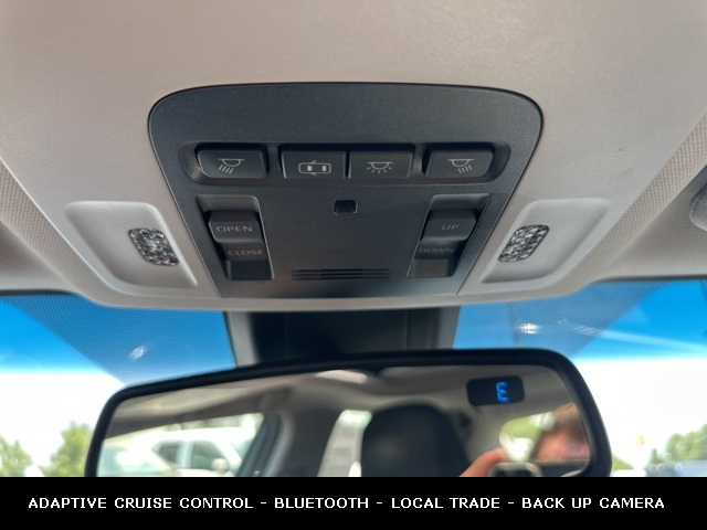Vehicle image 34 of 42