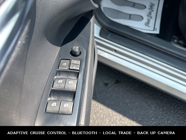 Vehicle image 23 of 42