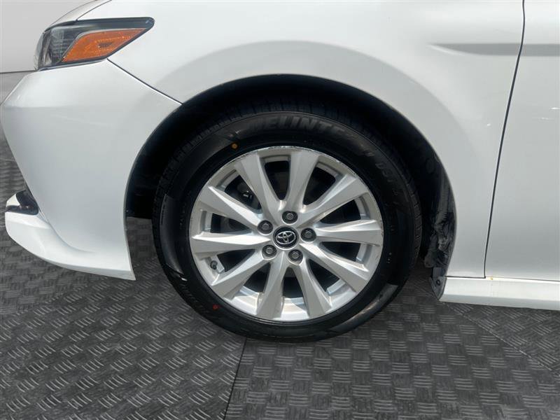 Vehicle image 14 of 23
