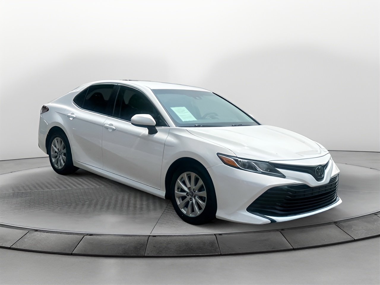 Vehicle image 18 of 23