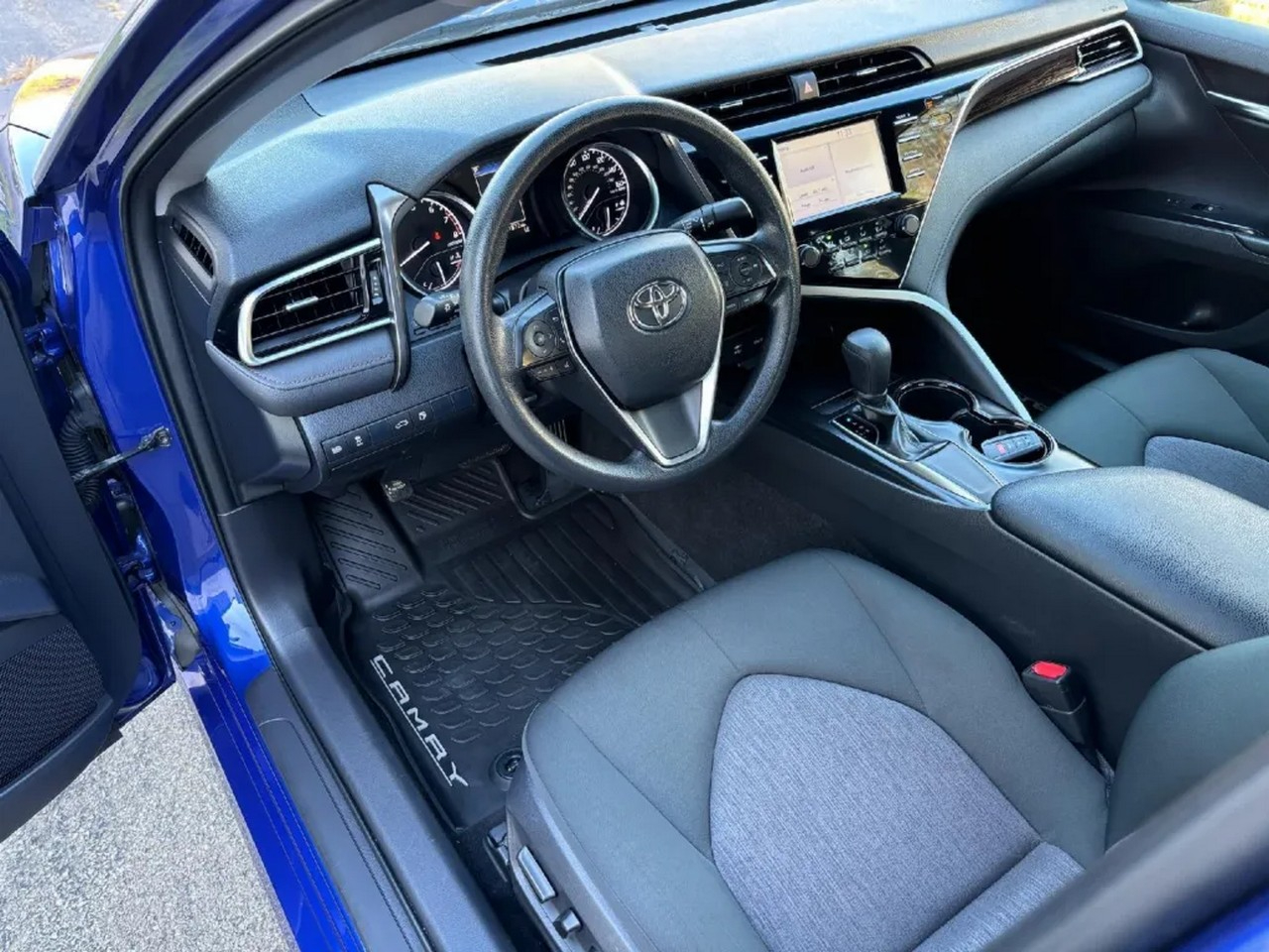 Vehicle image 18 of 45