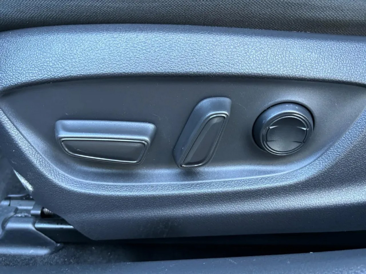 Vehicle image 39 of 45