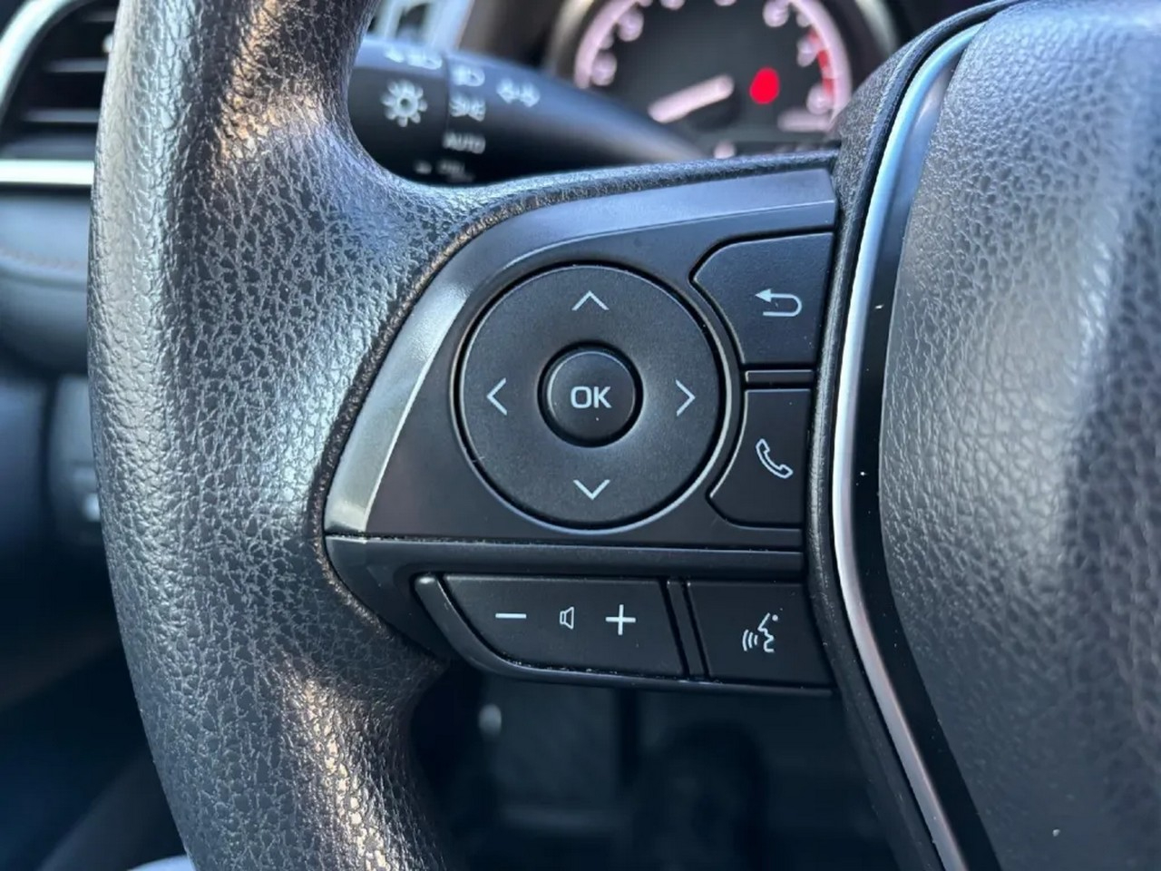 Vehicle image 28 of 45