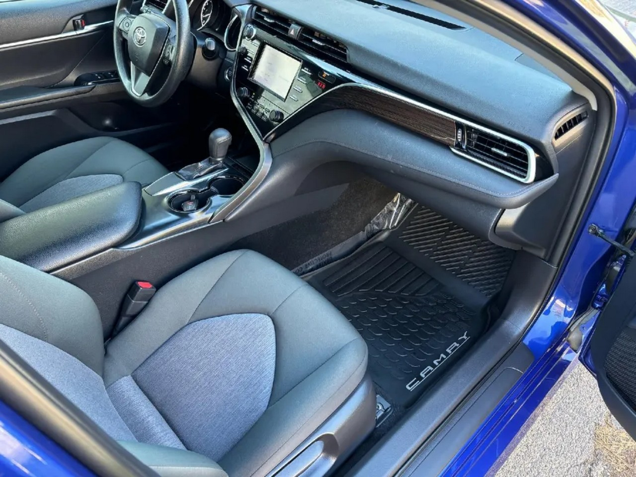 Vehicle image 17 of 45