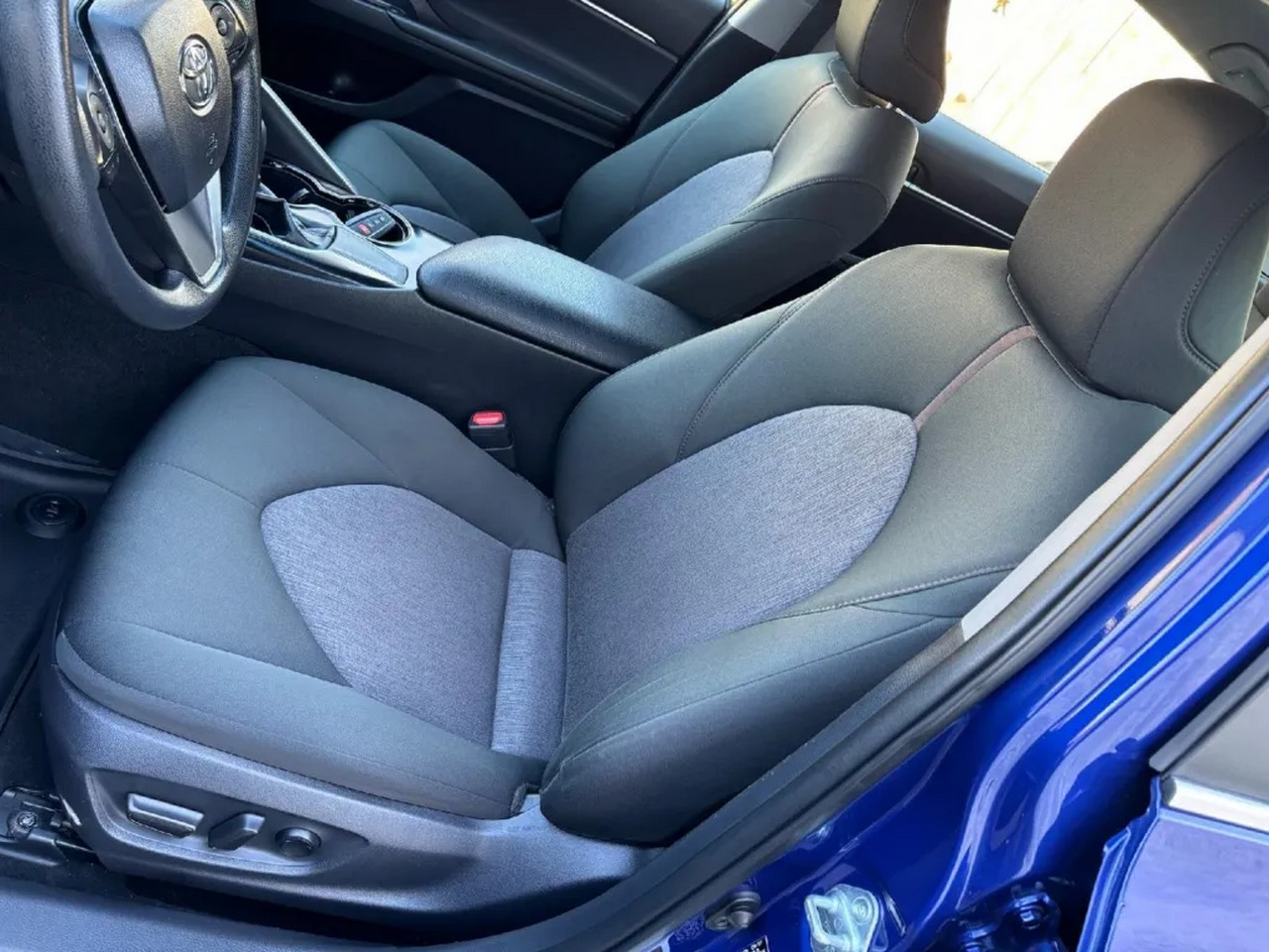 Vehicle image 22 of 45