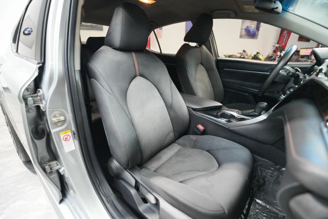 2018 Toyota Camry LE Image 24 of 60