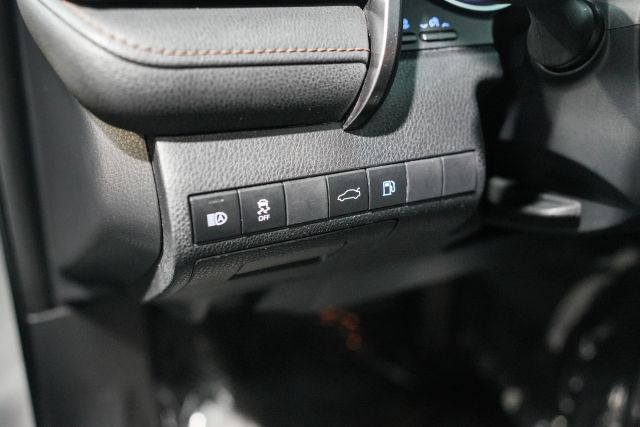 2018 Toyota Camry LE Image 48 of 60