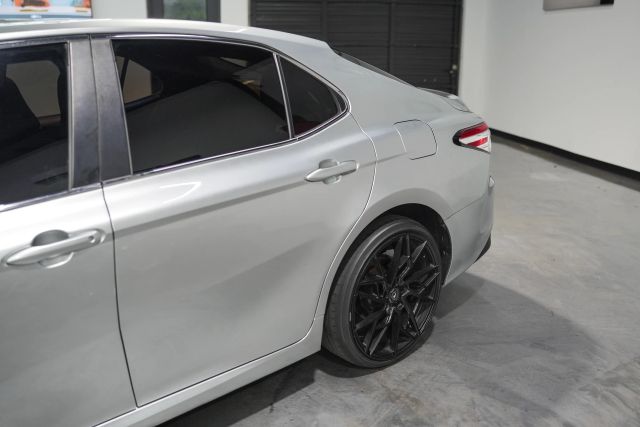 2018 Toyota Camry LE Image 3 of 60