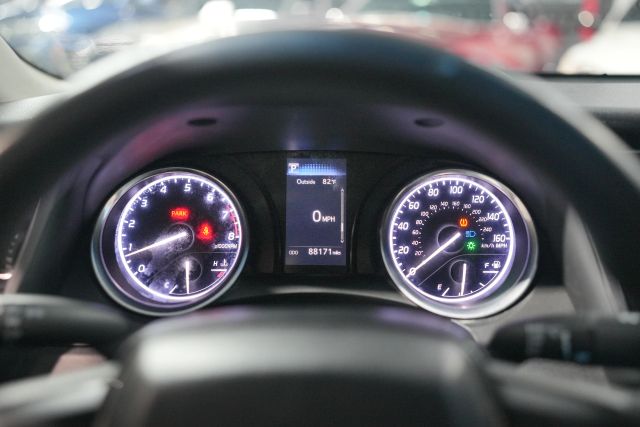 2018 Toyota Camry LE Image 38 of 60