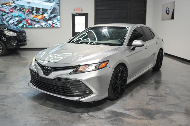 2018 Toyota Camry LE Image 1 of 60