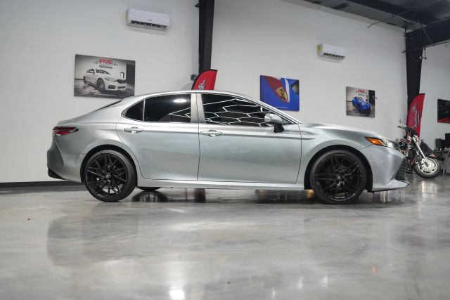 2018 Toyota Camry LE Image 10 of 60