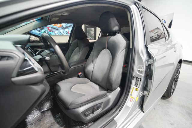 2018 Toyota Camry LE Image 27 of 60