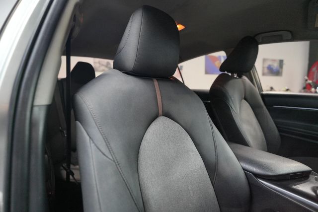 2018 Toyota Camry LE Image 22 of 60