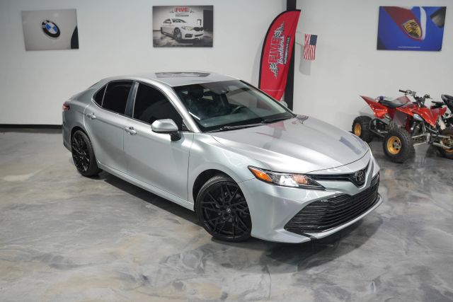 2018 Toyota Camry LE Image 5 of 60