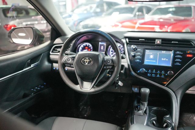 2018 Toyota Camry LE Image 33 of 60