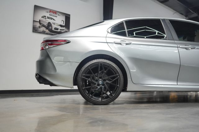 2018 Toyota Camry LE Image 14 of 60