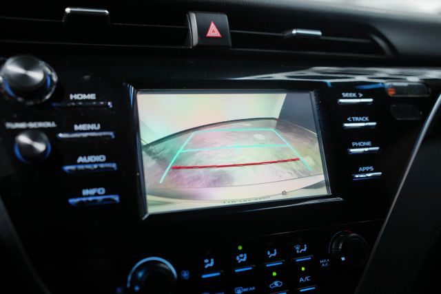 2018 Toyota Camry LE Image 39 of 60