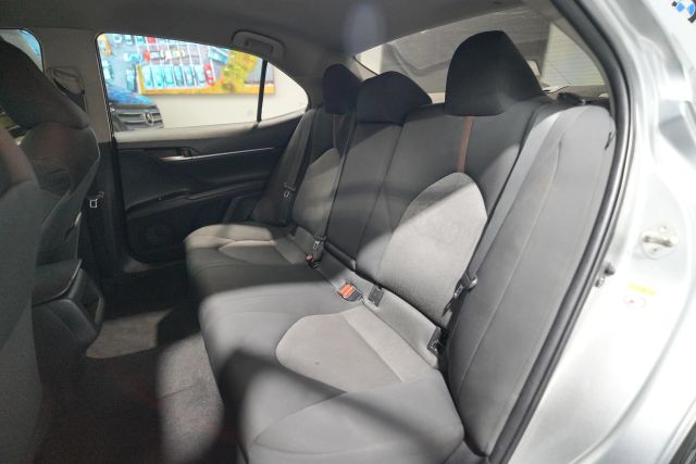 2018 Toyota Camry LE Image 23 of 60