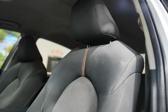 2018 Toyota Camry LE Image 26 of 60