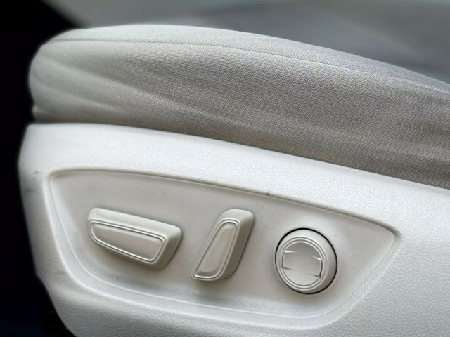 Vehicle image 20 of 23