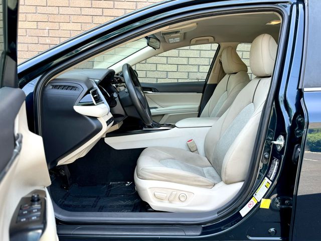 Vehicle image 18 of 23