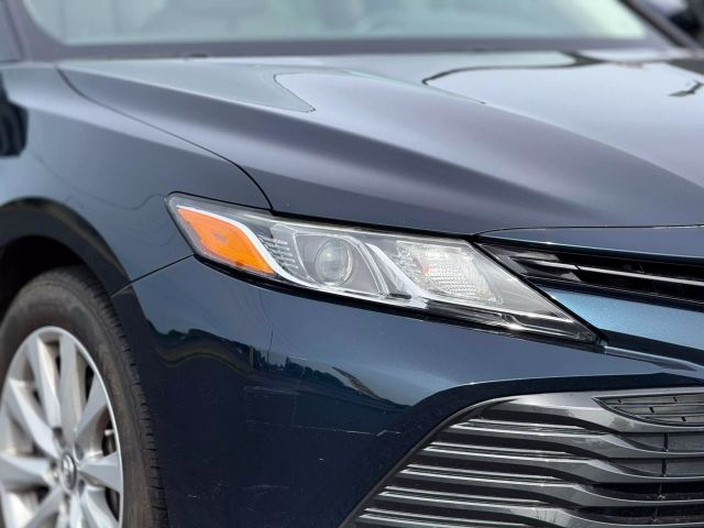 Vehicle image 19 of 23