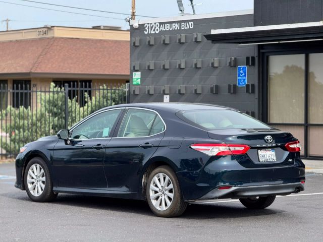 Vehicle image 9 of 23