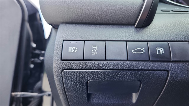 Vehicle image 22 of 33