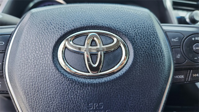 Vehicle image 28 of 33
