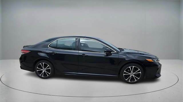 Vehicle image 4 of 33