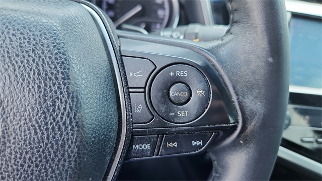 Vehicle image 21 of 33