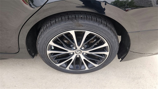Vehicle image 9 of 33