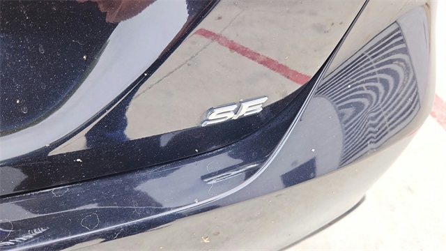 Vehicle image 31 of 33