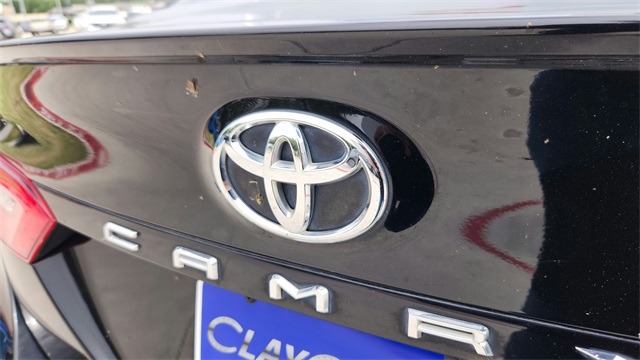 Vehicle image 26 of 33