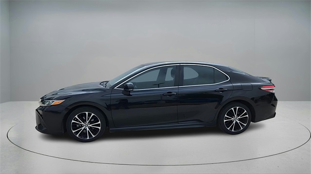 Vehicle image 2 of 33