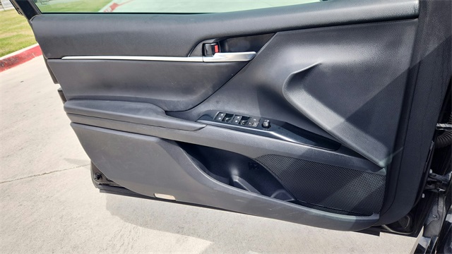 Vehicle image 17 of 33